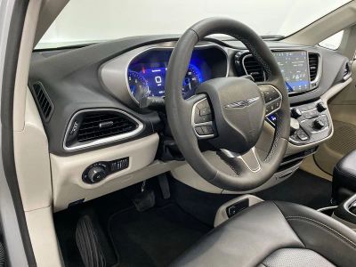 2024 Chrysler Pacifica — side profile view