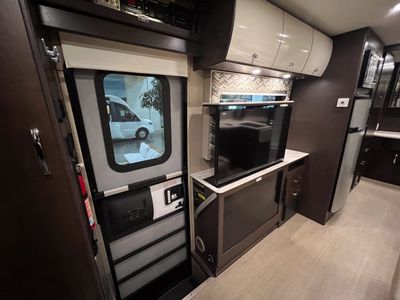 2016 Leisure Travel Vans UNITY - Photo 4