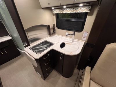 2016 Leisure Travel Vans UNITY - Photo 8