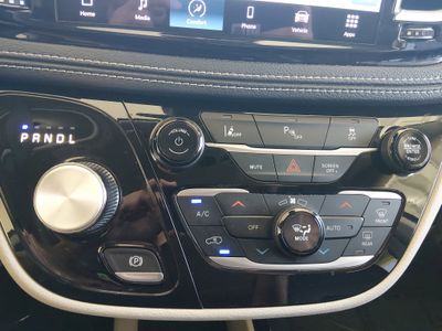 2023 Chrysler Pacifica — photo 19 view