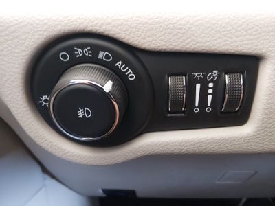 2023 Chrysler Pacifica — photo 13 view