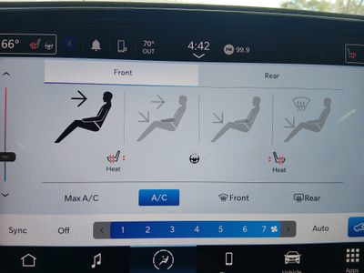 2023 Chrysler Pacifica — photo 18 view