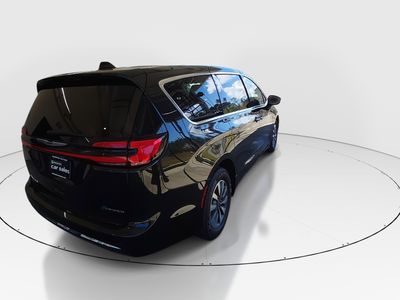2023 Chrysler Pacifica — photo 7 view
