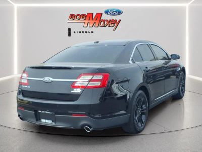 2018 Ford Taurus — interior view