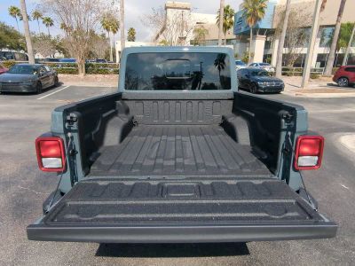 2026 Jeep Gladiator — photo 14 view