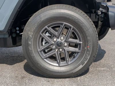 2026 Jeep Gladiator — photo 11 view