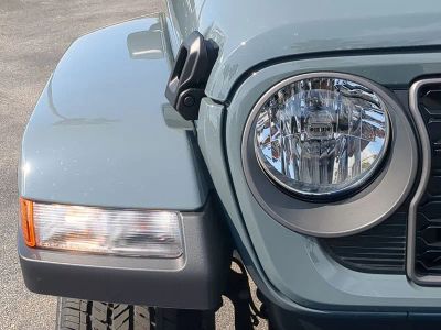 2026 Jeep Gladiator — photo 10 view