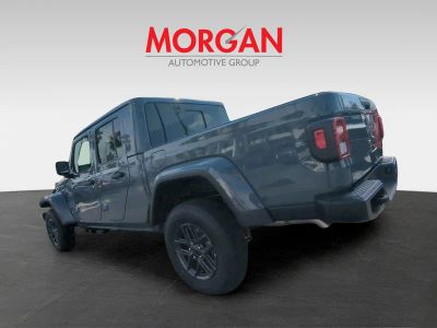 2026 Jeep Gladiator — photo 7 view