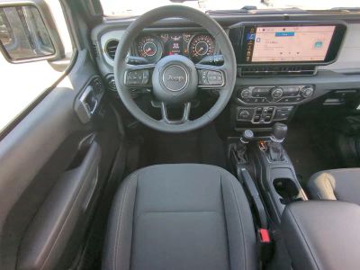 2026 Jeep Gladiator — photo 17 view