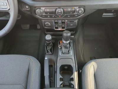 2026 Jeep Gladiator — photo 20 view