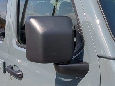 2026 Jeep Gladiator — photo 12 view