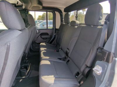 2026 Jeep Gladiator — photo 15 view