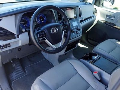 2020 Toyota Sienna — photo 14 view