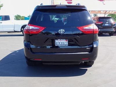 2020 Toyota Sienna — photo 10 view