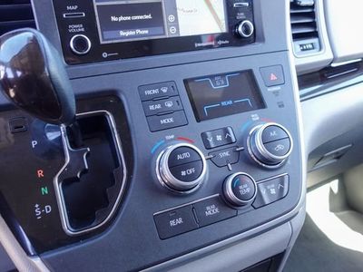 2020 Toyota Sienna — photo 23 view