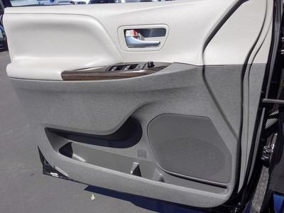 2020 Toyota Sienna — photo 25 view