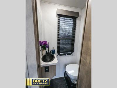 2024 Grand Design Momentum - Photo 17