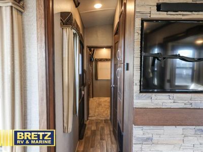 2017 Keystone RV Montana - Photo 12