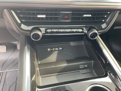 2025 Chevrolet Tahoe - Photo 15