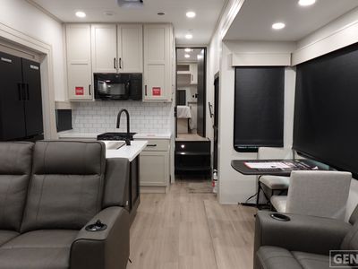 2026 Grand Design Momentum G-Class - Photo 6