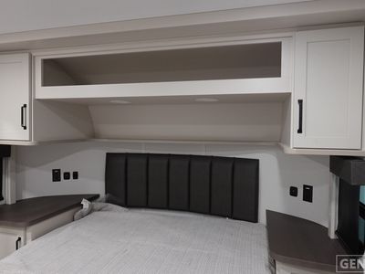 2026 Grand Design Momentum G-Class - Photo 8