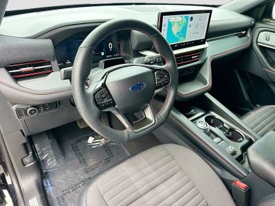 2025 Ford Explorer — photo 9 view