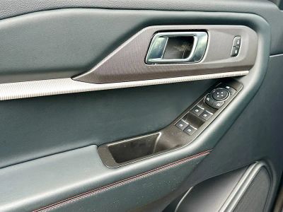 2025 Ford Explorer — photo 16 view