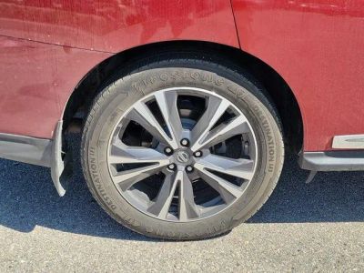 2018 Nissan Pathfinder — photo 9 view