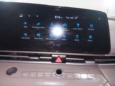 2024 Hyundai Elantra - Photo 17