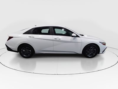 2024 Hyundai Elantra - Photo 8