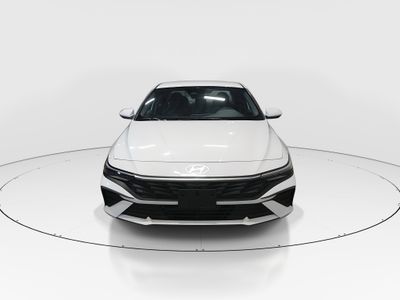 2024 Hyundai Elantra - Photo 2