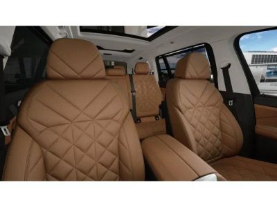 2027 BMW X7 — photo 11 view