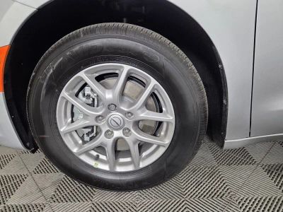 2026 Chrysler Pacifica — photo 8 view
