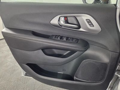 2026 Chrysler Pacifica — photo 16 view