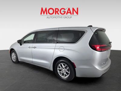 2026 Chrysler Pacifica — photo 7 view