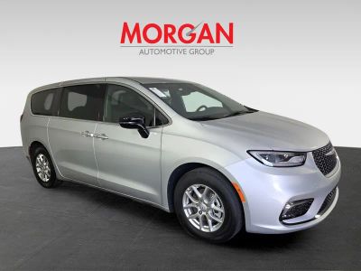 2026 Chrysler Pacifica — side profile view