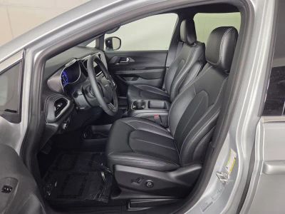 2026 Chrysler Pacifica — photo 9 view