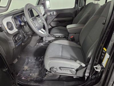 2025 Jeep Wrangler — photo 13 view
