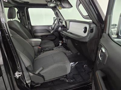 2025 Jeep Wrangler — photo 31 view
