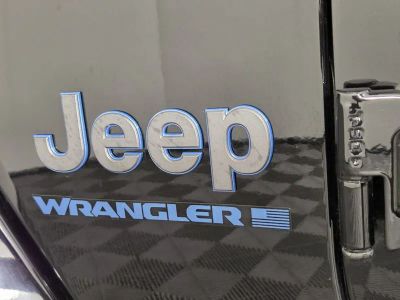 2025 Jeep Wrangler — photo 12 view