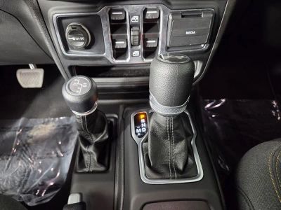 2025 Jeep Wrangler — photo 23 view