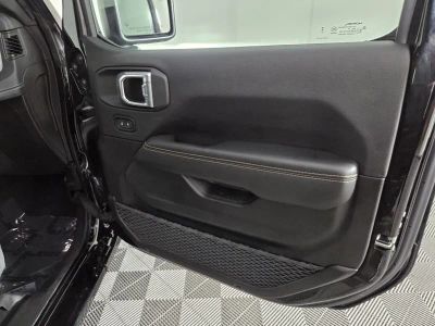 2025 Jeep Wrangler — photo 34 view