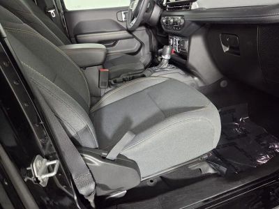 2025 Jeep Wrangler — photo 33 view