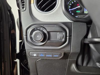2025 Jeep Wrangler — photo 24 view