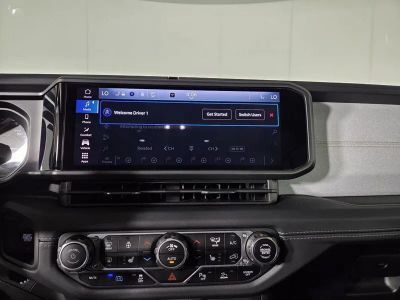 2025 Jeep Wrangler — photo 19 view