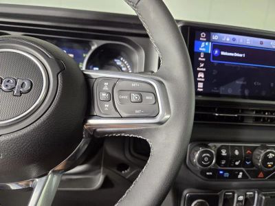 2025 Jeep Wrangler — photo 18 view
