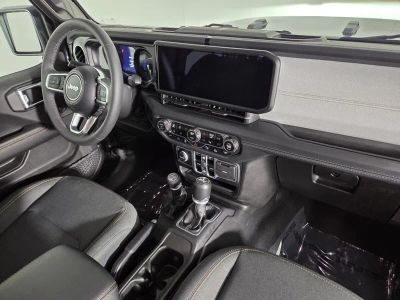 2025 Jeep Wrangler — photo 32 view