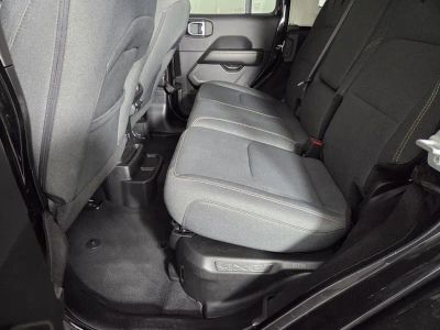 2025 Jeep Wrangler — photo 27 view