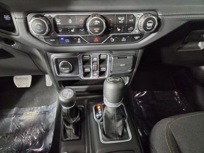 2025 Jeep Wrangler — photo 21 view