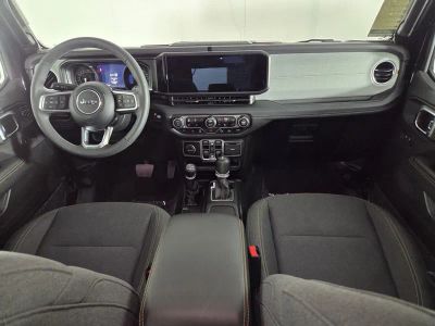2025 Jeep Wrangler — photo 30 view